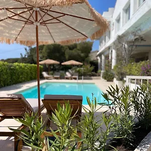https://villa-paradis-les-issambres.fr-provencehotel.com